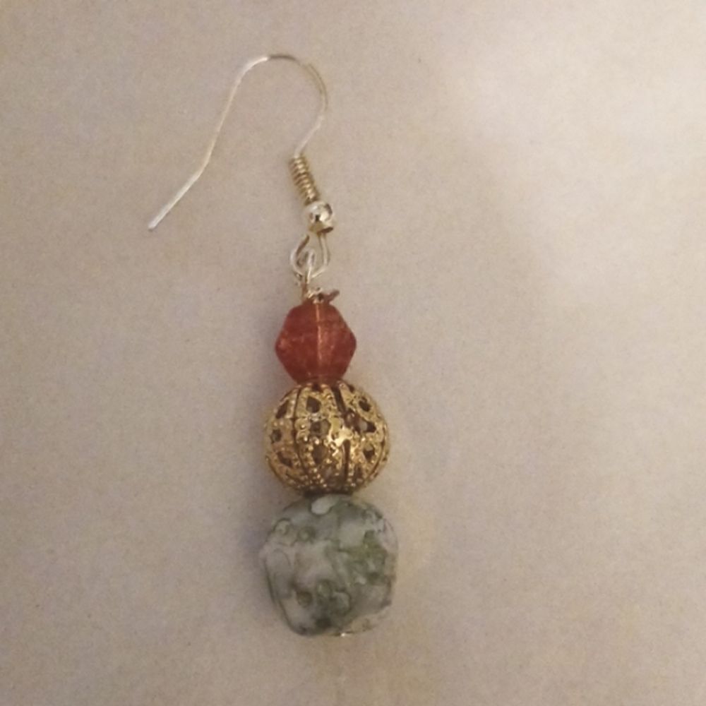 Handcrafted dangle earrings - Picture 2 of 3